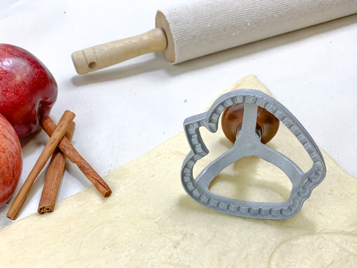 Tartmaster Pastry Crimper Cutter and Sealer Pastry Stamp, Apple Shape